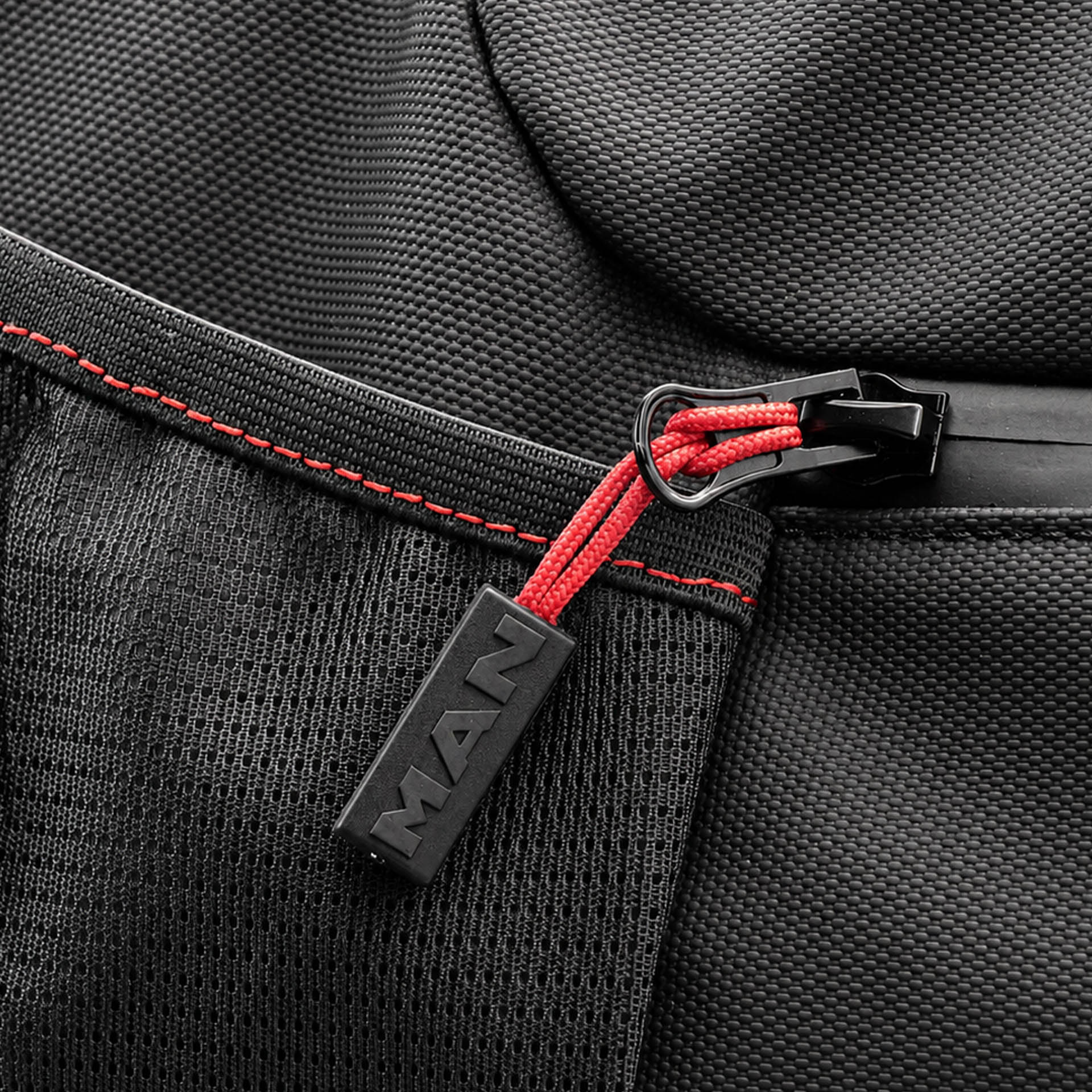 Sporttasche mit Rucksackfunktion schwarz