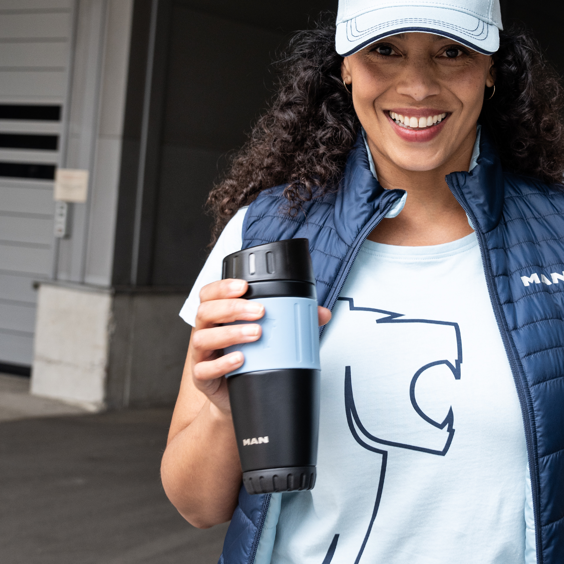 Thermobecher schwarz hellblau